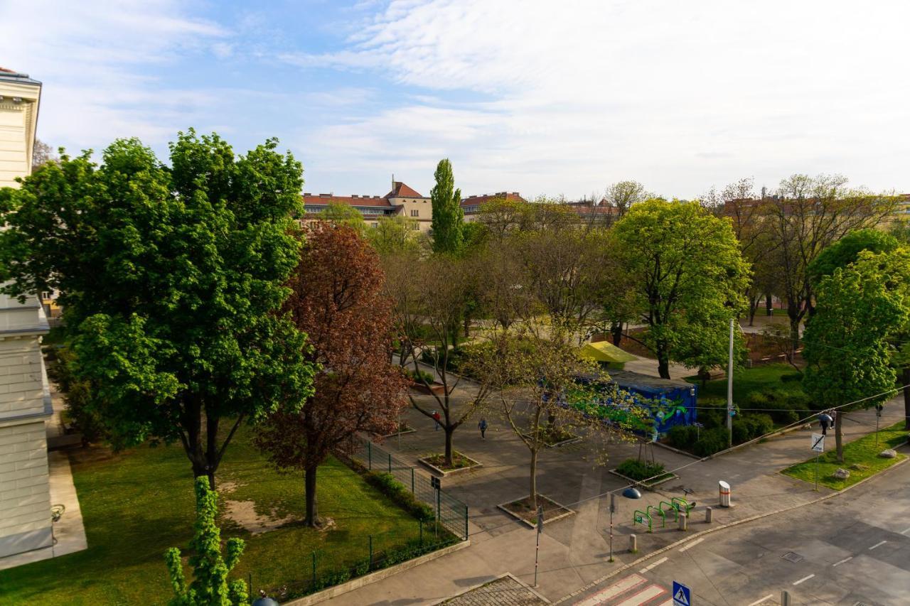 Moonlight Apartment With Porch Near Schoenbrunn And Westbahnhof Vienne Extérieur photo