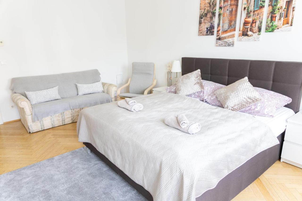 Moonlight Apartment With Porch Near Schoenbrunn And Westbahnhof Vienne Extérieur photo