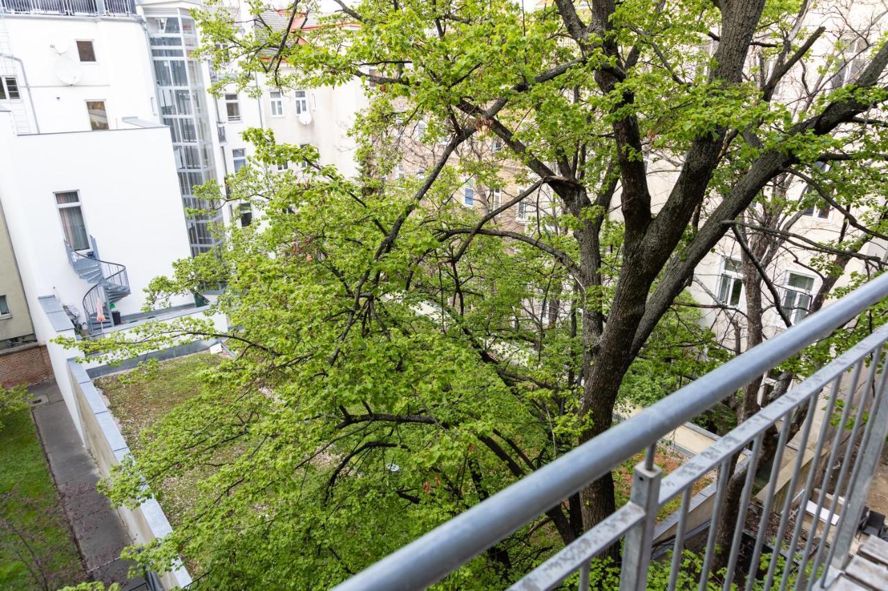 Moonlight Apartment With Porch Near Schoenbrunn And Westbahnhof Vienne Extérieur photo